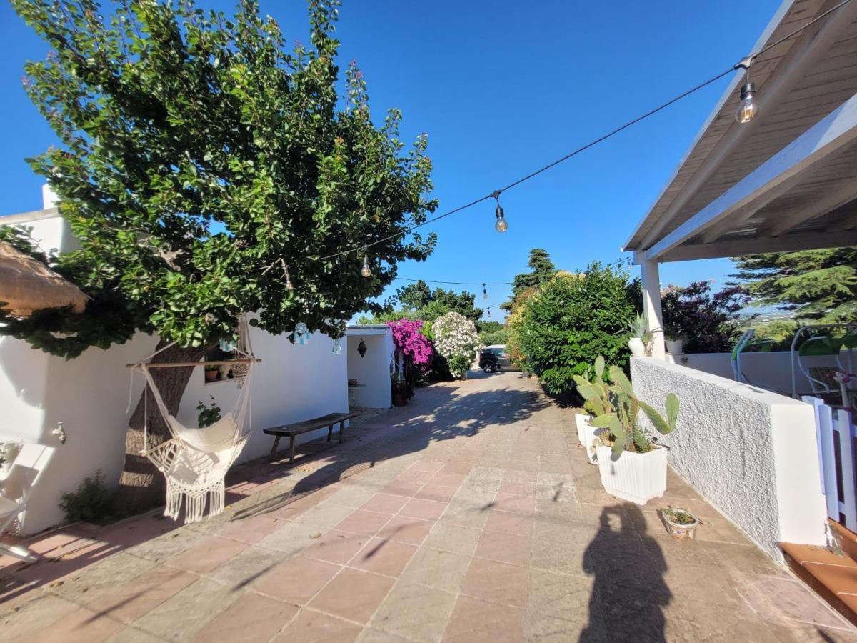 Trulli La Cariola Bed & Breakfast Locorotondo Exterior photo